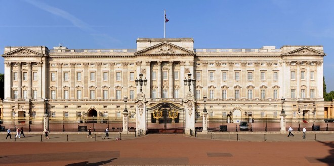 1 Cung điện Buckingham lại nằm ở một vị trí khá tĩnh lặng