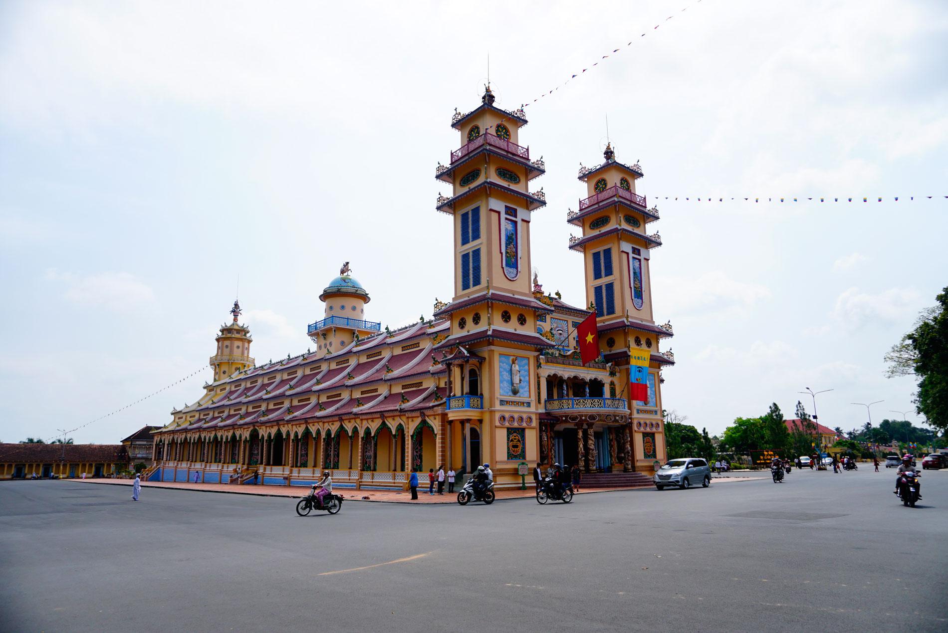Ngày 17/02/2018, Tour du lịch PN Travel quyết định khám phá Tòa Thánh cốt tre nổi tiếng thế giới ở Tây Ninh.