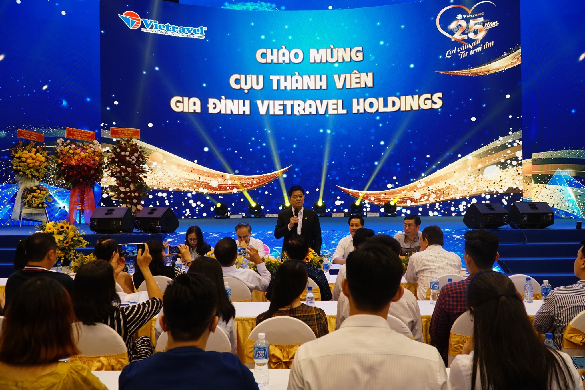 Chiều 27/12/2020, Chủ tịch HĐQT Nguyễn Quốc Kỳ đã có buổi gặp gỡ cựu thành viên của Vietravel Holdings.